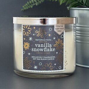 BBW Vanilla Snowflake Bath & Body Works 3 Wick Candle